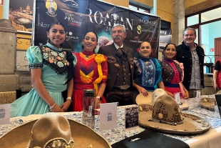 Danielle Cid, capitana del equipo de escaramuzas Roatán y presidenta del comité organizador, destacó la relevancia de este tipo de eventos para promover y preservar la charrería.