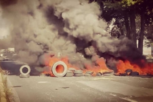 La circulación se encuentra afectada en sentido a la caseta de Atlacomulco lo que provocó filas de autos. 