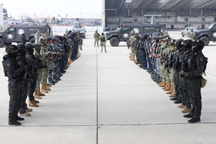 Los internos fueron trasladados a las ciudades de Washington, Houston, Nueva York, Pensilvania, San Antonio y San Diego, a bordo de siete aeronaves de las Fuerzas Armadas.