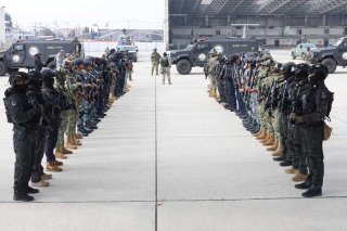 Trasladan desde El Altiplano a 37 reos de alto impacto a Estados Unidos