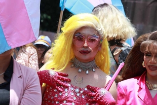 Miles participan en la 21ª Marcha del Orgullo LGBTIQNB+ en Toluca