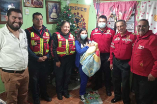 Elementos de PC Toluca visitan a bebé nacido en ambulancia