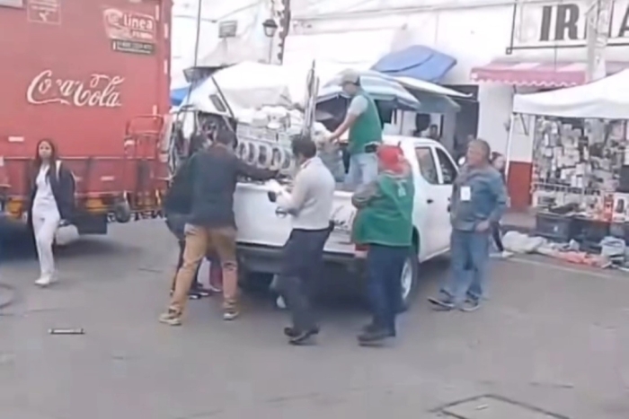 De acuerdo con los afectados, al menos siete trabajadores del gobierno local participaron en el operativo