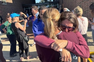 El gobierno de la ciudad de Minneapolis dijo que el agresor había sido “contenido” después de los disparos en la Escuela Católica de la Anunciación