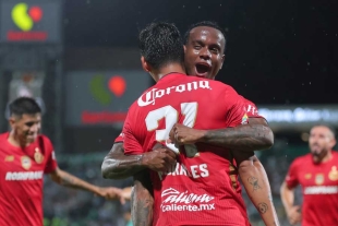 Helinho, otra vez, al minuto 48 emparejó el marcador con una definición precisa dentro del área.