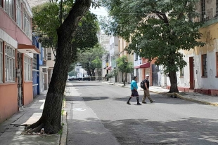 Los peatones tuvieron que bajar por las calles de Villada o Galeana para llegar al Instituto Literario.