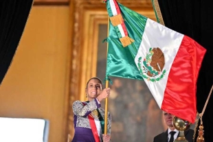La mandataria cumplió con la solemnidad del acto.