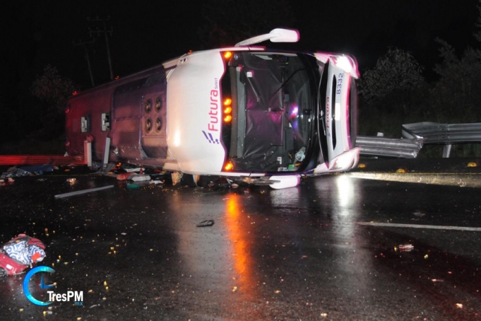 Camionazo en la México-Toluca deja 10 muertos