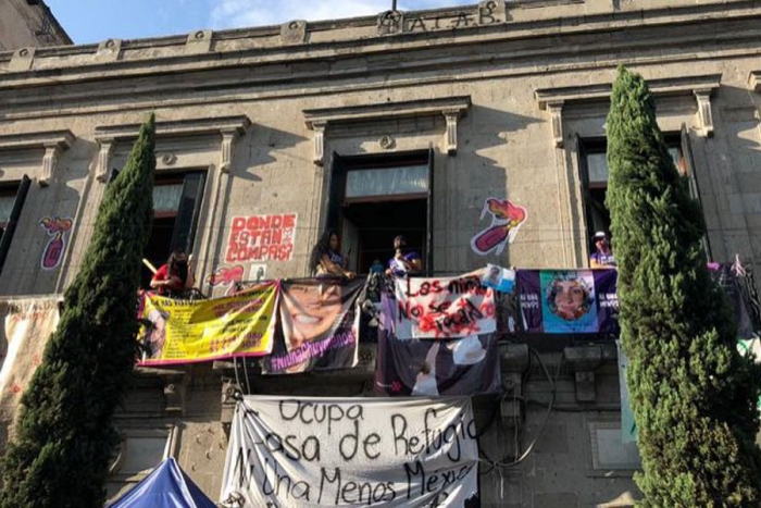 Grupos feministas se deslindan de la toma de instalaciones de la CNDH