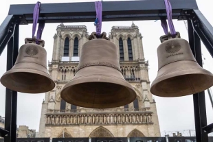 El rector de Notre Dame, Olivier Ribadeau Dumas, detalló que las tres nuevas campanas fueron afinadas en tres tonos diferentes