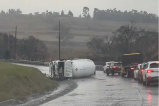 Hasta el momento no se reportan fugas de gas ni personas lesionadas.