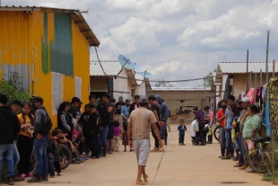 La Fiscalía local detalló que tras realizar un cateo de un rancho agrícola “fueron localizadas aproximadamente 700 personas, muchas de ellas en condiciones de vulnerabilidad”