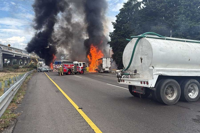 Al lugar acudieron bomberos de Huixquilucan, San Mateo Atenco, Chapultepec, Tianguistenco y Lerma