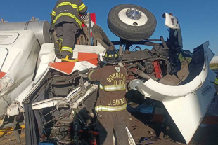 El operador del tráiler salió ileso, aunque recibió atención médica preventiva por parte de los servicios de emergencia.