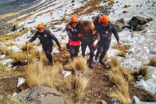 Atiende Policía de Alta Montaña a lesionado en Nevado de Toluca