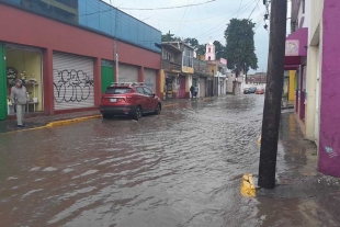 La entrada al municipio también se vio afectada lo que provocó caos vial. 