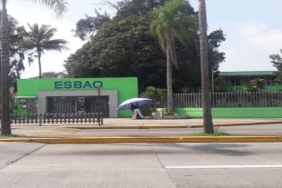 Estudiante de preparatoria entra a clases con granadas en la mochila