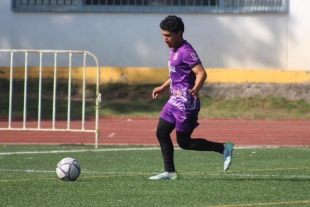 David Flores García, conocido como &quot;El Borre&quot;, fue la figura del partido con tres goles que marcaron la diferencia