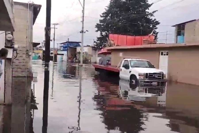 En San Mateo Atenco, el tirante de agua incrementó considerablemente provocando