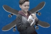 Pequeño héroe: Niño intercambia su patineta para salvar a un gatito maltratado
