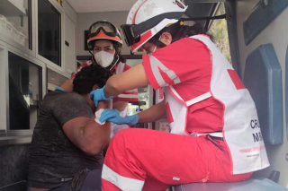 Revolvedora embiste auto y deja dos lesionados en Almoloya de Juárez