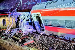 El peor accidente en la historia de la alta velocidad ferroviaria en España está provocando duelo y consternación