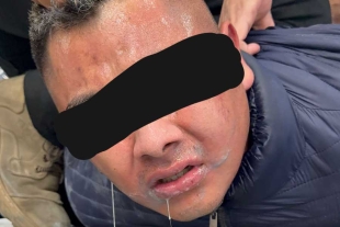 Al ser descubiertos por el personal de seguridad, los sujetos intentaron huir y agredieron a uno de los empleados, golpeándolo con un extintor.