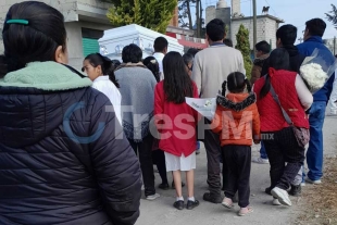 El ataúd de Cristian recorrió parte de una calle de San Mateo Otzacatipan