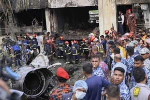 El avión de la Fuerza Aérea de Bangladesh chocó contra el campus de la Milestone School and College, en la ciudad de Daca