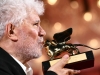 “La habitación de al lado”: Pedro Almodóvar gana El León de Oro con su primera película en inglés