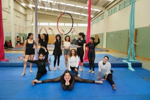 La disciplina y constancia son indispensables y se debe trabajar la fuerza en brazos, piernas, espalda y abdomen