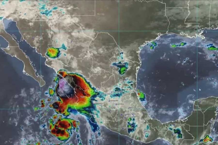 La Tormenta Tropical Lorena está ubicada a 345 kilómetros del Pacífico Mexicano