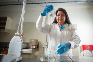 La especialista hizo un llamado urgente a la ciudadanía para reducir el uso de productos químicos dañinos como detergentes y aromatizantes