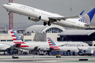 La escasez de personal ya provocó decenas de miles de retrasos en vuelos en todo el país