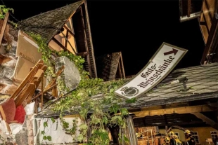 Un total de 31 personas fueron evacuadas de la zona próxima al hotel derrumbado