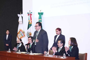 El encargado del despacho de la Oficina de la Rectoría presentó el informe de actividades correspondiente al periodo mayo–julio de 2025 acompañado por la próxima Rectora, Martha Patricia Zarza Delgado.