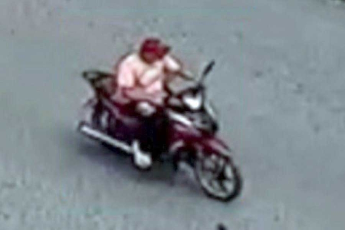 El gerente del negocio indicó que un hombre ingresó al lugar, robó dinero en efectivo y mercancía, y huyó en una motocicleta Italika AT110