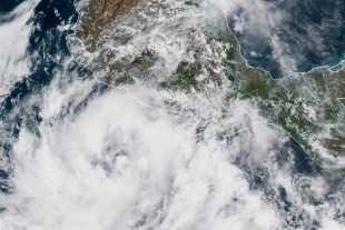 “Dalila” avanza y provoca lluvias intensas; Colima en alerta