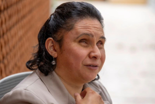 Entre letras en relieve y empatía, Ana Karen González transforma vidas enseñando braille y demostrando que la inclusión comienza cuando se mira con el corazón.