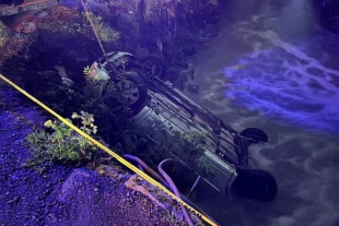 Conductor muere al caer a canal de aguas negras en Toluca