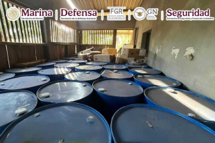 En el lugar se localizó una bodega con aproximadamente 24 mil 920 litros y 12 mil 200 kilos de sustancias químicas.