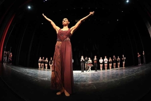 Elisa Carrillo, quien hace no mucho tiempo se despidió del Ballet Estatal de Berlín, impartirá una serie de clases magistrales