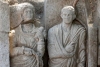 Encuentran dos raras estatuas dentro de una tumba en Pompeya; ¿a quiénes representan?