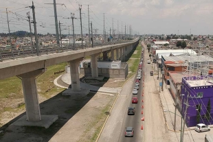 El proyecto contempla una ciclovía de 21 kilómetros, un jardín lineal, andadores, áreas recreativas, comercios bajo los puentes, vegetación e infraestructura de humedales.