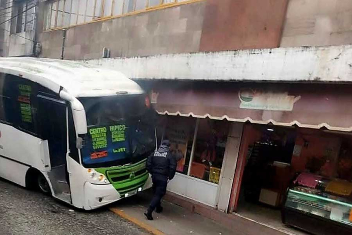 Elementos de Seguridad Pública municipal arribaron al lugar para verificar que no hubiera personas lesionadas