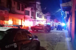 Tras la agresión, los presuntos responsables habrían huido a bordo de un vehículo deportivo con rumbo desconocido.