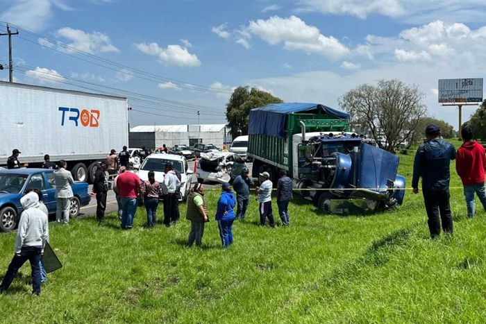 Las primeras investigaciones señalan que este sábado, el conductor de un camión de carga perdió el control.