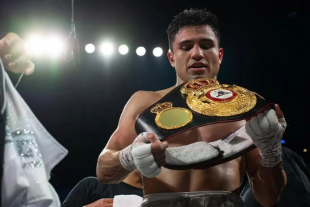 Armando “Toro” Reséndiz es elevado como campeón Supermediano de la AMB y toma el relevo en la élite del boxeo mundial.