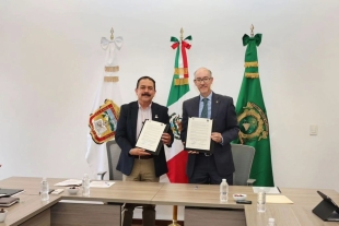 El rector de la UAEMéx, Carlos Eduardo Barrera Díaz, y el secretario de la SECTI, Miguel Ángel Hernández Espejel, firmaron el Convenio