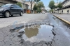 Con la lluvia aumenta de tamaño bache